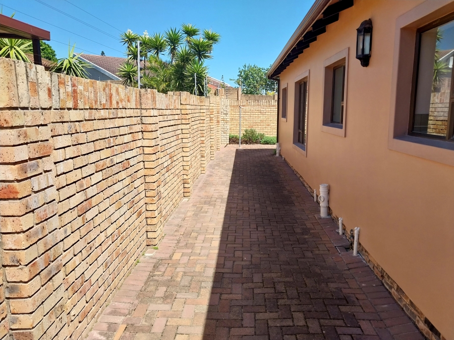 3 Bedroom Property for Sale in Summerstrand Eastern Cape